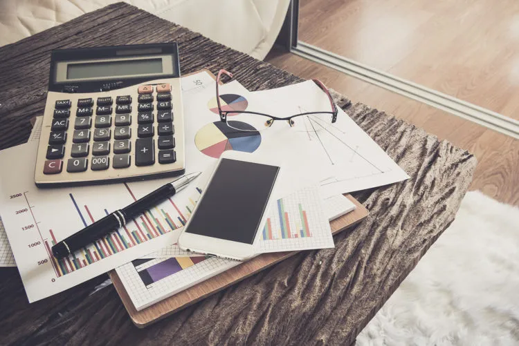 questions-when-planning-your-day---messy-desk